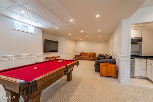 7 Shelbourne Drive, Colonie, NY 12211