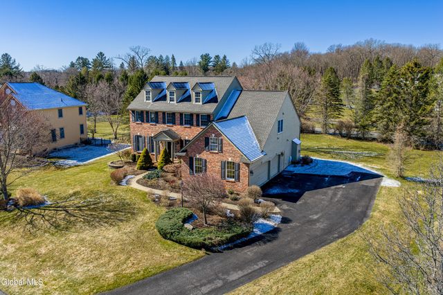 7 Shelbourne Drive, Colonie, NY 12211