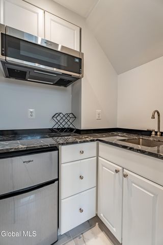 7 Shelbourne Drive, Colonie, NY 12211