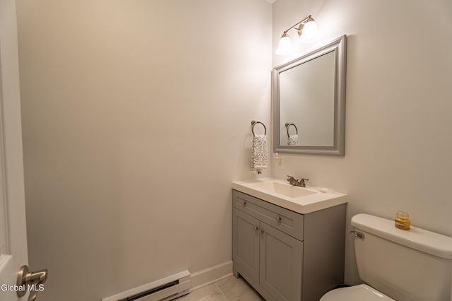 7 Shelbourne Drive, Colonie, NY 12211