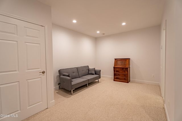 7 Shelbourne Drive, Colonie, NY 12211