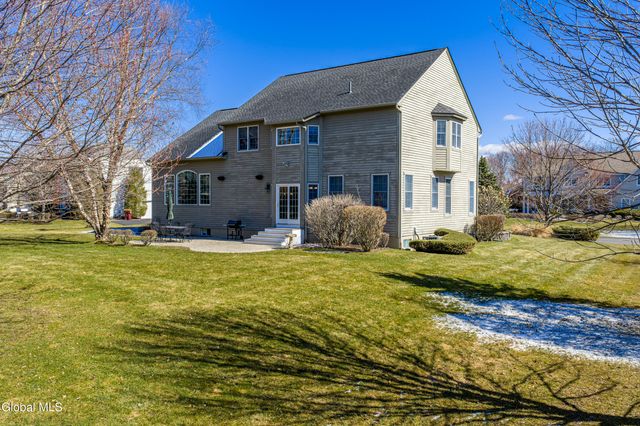 7 Shelbourne Drive, Colonie, NY 12211