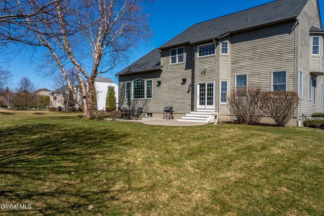 7 Shelbourne Drive, Colonie, NY 12211