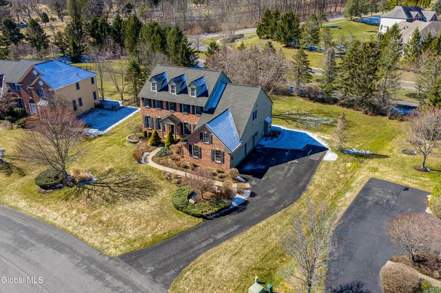 7 Shelbourne Drive, Colonie, NY 12211