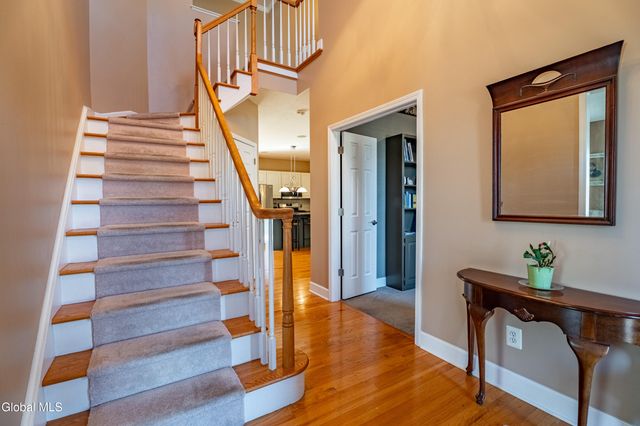 7 Shelbourne Drive, Colonie, NY 12211