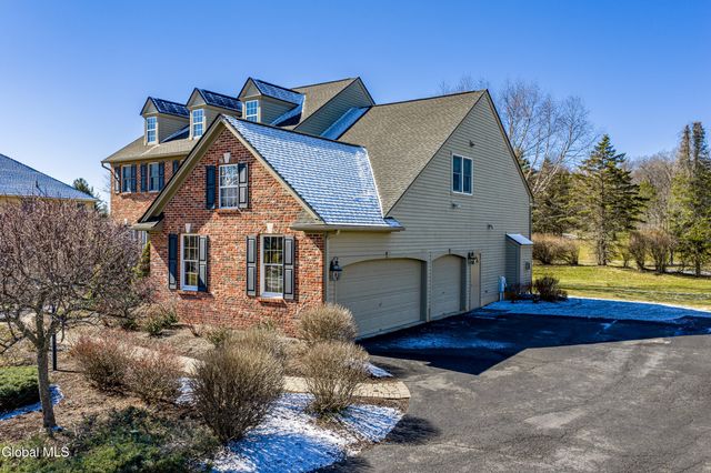 7 Shelbourne Drive, Colonie, NY 12211