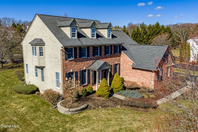 7 Shelbourne Drive, Colonie, NY 12211