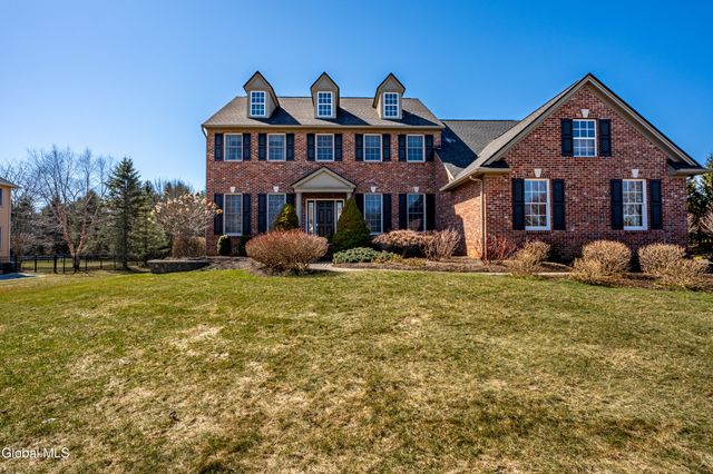 7 Shelbourne Drive, Colonie, NY 12211