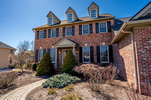 7 Shelbourne Drive, Colonie, NY 12211