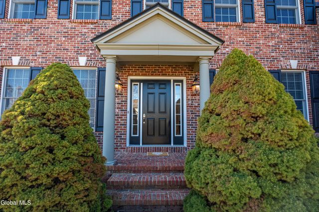 7 Shelbourne Drive, Colonie, NY 12211