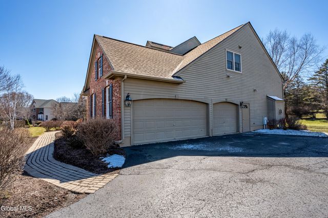 7 Shelbourne Drive, Colonie, NY 12211