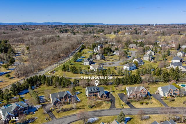 7 Shelbourne Drive, Colonie, NY 12211