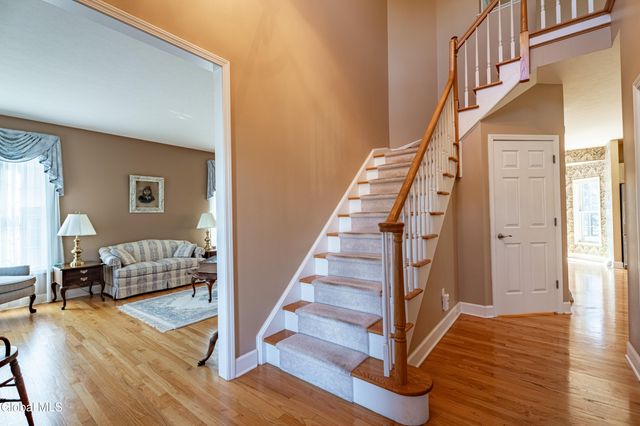 7 Shelbourne Drive, Colonie, NY 12211