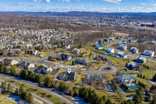 7 Shelbourne Drive, Colonie, NY 12211