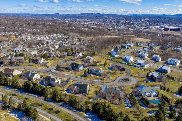 7 Shelbourne Drive, Colonie, NY 12211