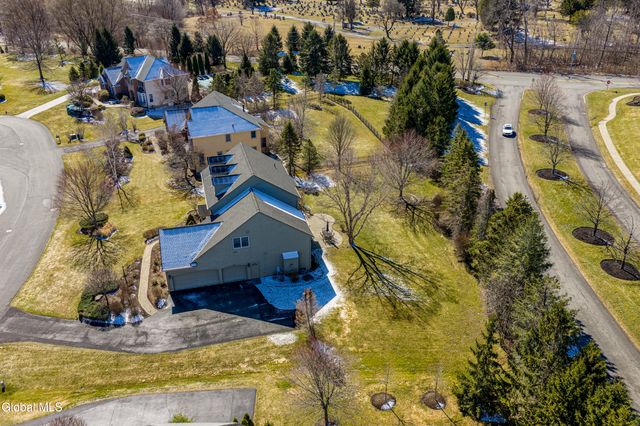 7 Shelbourne Drive, Colonie, NY 12211