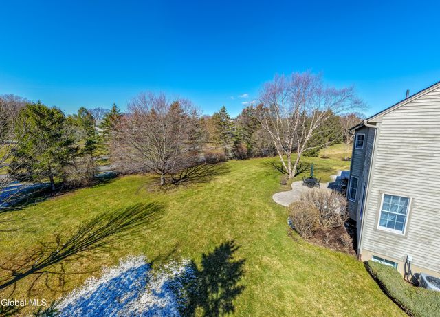 7 Shelbourne Drive, Colonie, NY 12211