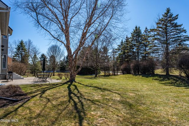 7 Shelbourne Drive, Colonie, NY 12211