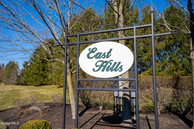 7 Shelbourne Drive, Colonie, NY 12211