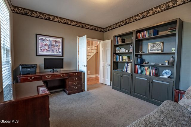 7 Shelbourne Drive, Colonie, NY 12211