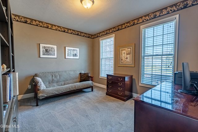 7 Shelbourne Drive, Colonie, NY 12211