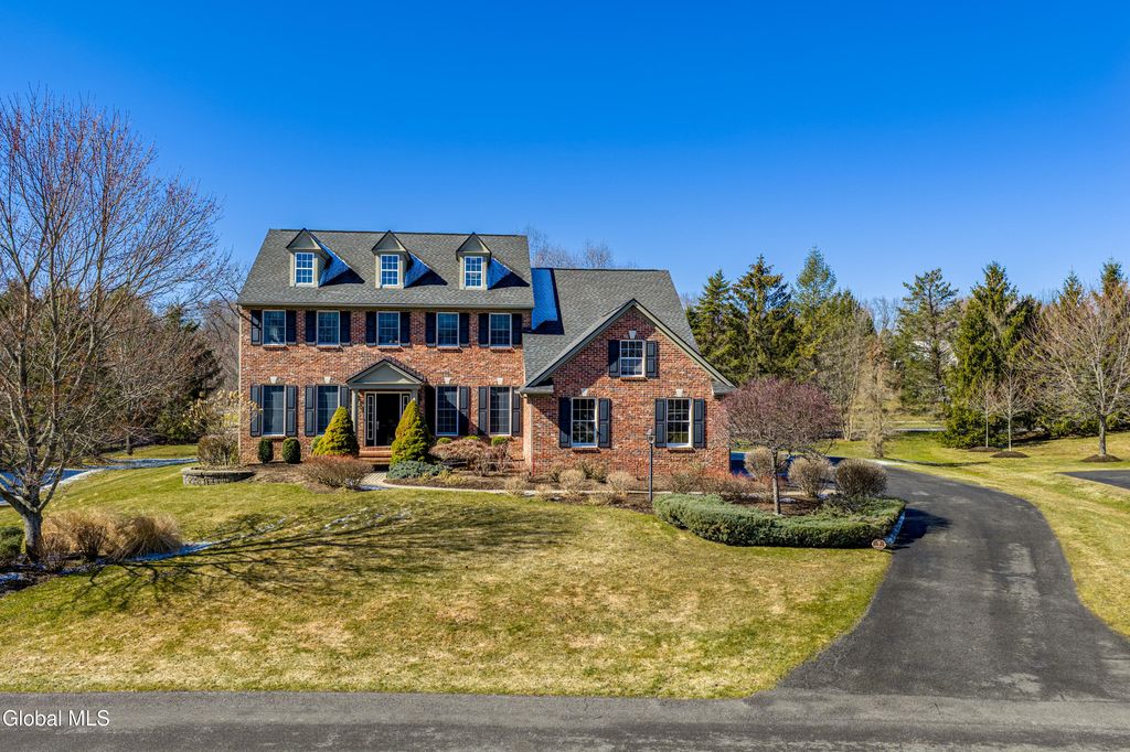 7 Shelbourne Drive, Colonie, NY 12211