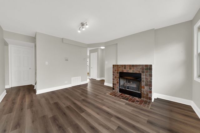 7511 N Damen Avenue D2, Chicago, IL 60645