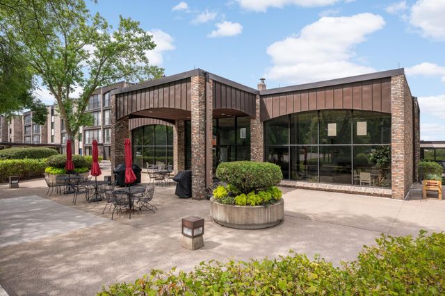 1077 Sibley Memorial Highway 605, Mendota Heights, MN 55118