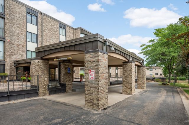 1077 Sibley Memorial Highway 605, Mendota Heights, MN 55118