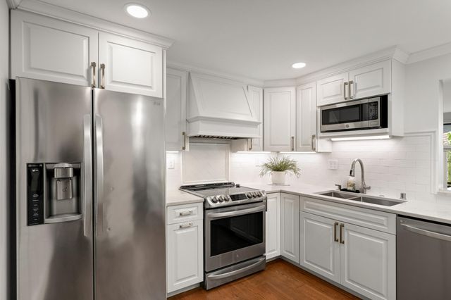 1077 Sibley Memorial Highway 605, Mendota Heights, MN 55118