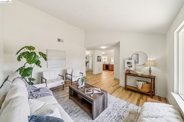 50 Sharon Dr, Bay Point, CA 94565