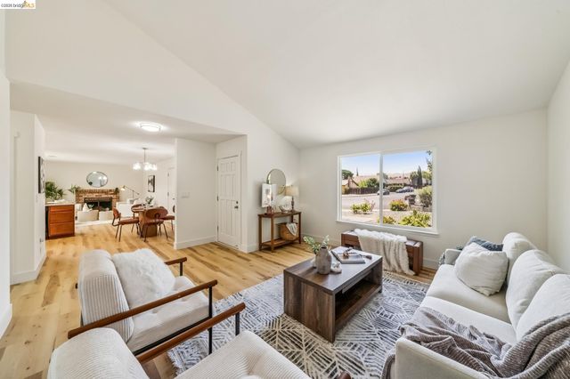 50 Sharon Dr, Bay Point, CA 94565