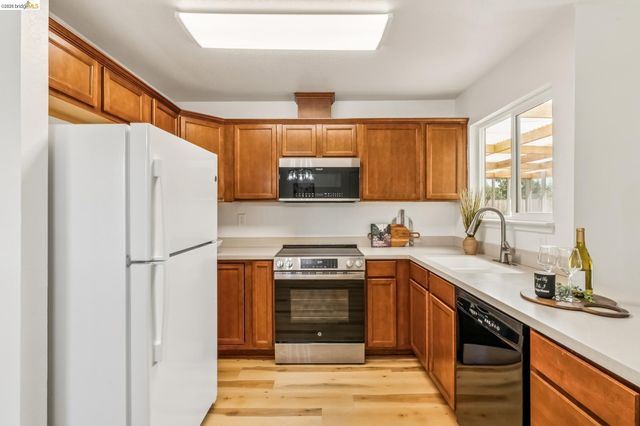 50 Sharon Dr, Bay Point, CA 94565