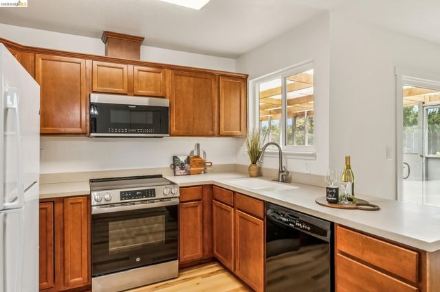 50 Sharon Dr, Bay Point, CA 94565