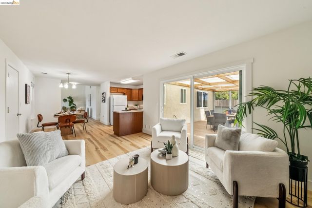 50 Sharon Dr, Bay Point, CA 94565