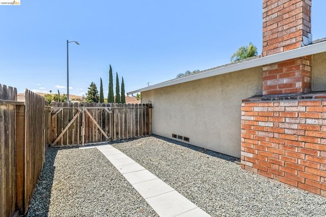 50 Sharon Dr, Bay Point, CA 94565
