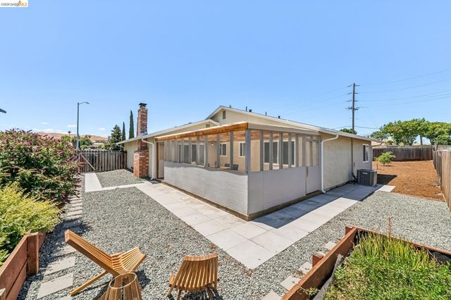 50 Sharon Dr, Bay Point, CA 94565