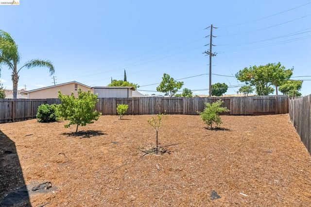 50 Sharon Dr, Bay Point, CA 94565