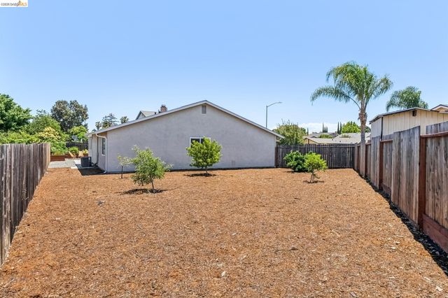 50 Sharon Dr, Bay Point, CA 94565