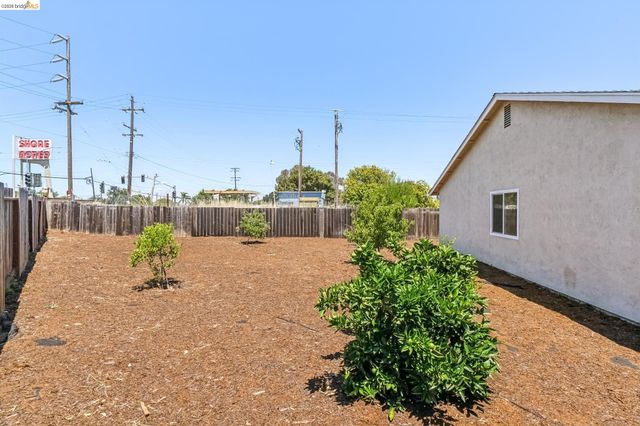 50 Sharon Dr, Bay Point, CA 94565