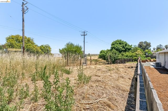 50 Sharon Dr, Bay Point, CA 94565