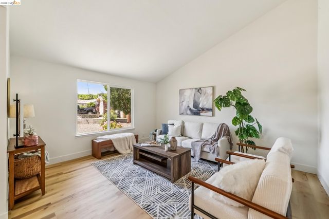 50 Sharon Dr, Bay Point, CA 94565
