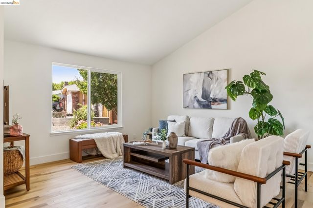 50 Sharon Dr, Bay Point, CA 94565