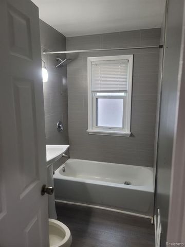 13881 Carlisle Street, Detroit, MI 48205