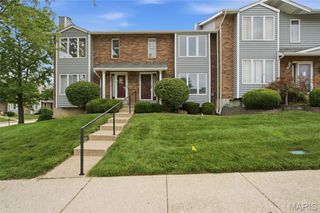 407 King Drive G, St Charles, MO 63303