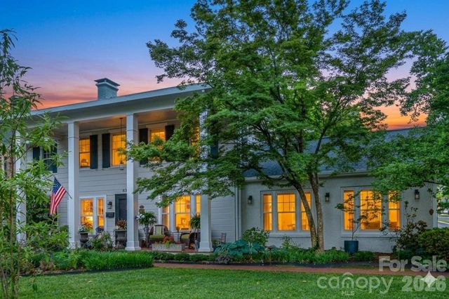 832 4th Avenue W, Hendersonville, NC 28739