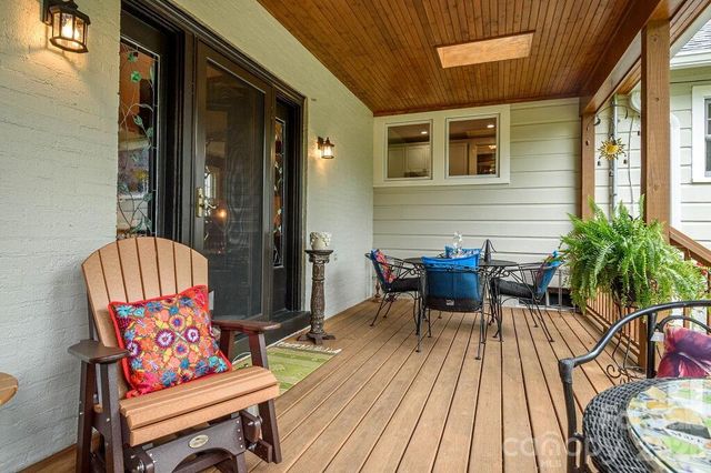 832 4th Avenue W, Hendersonville, NC 28739