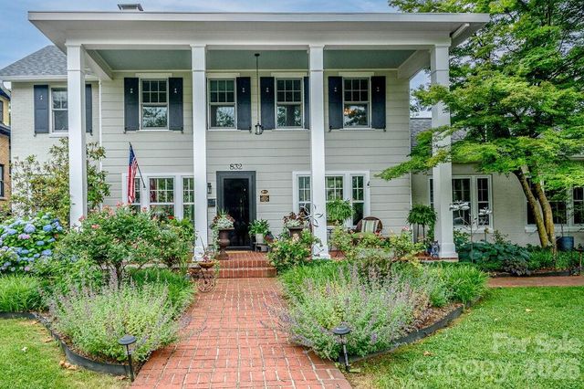 832 4th Avenue W, Hendersonville, NC 28739