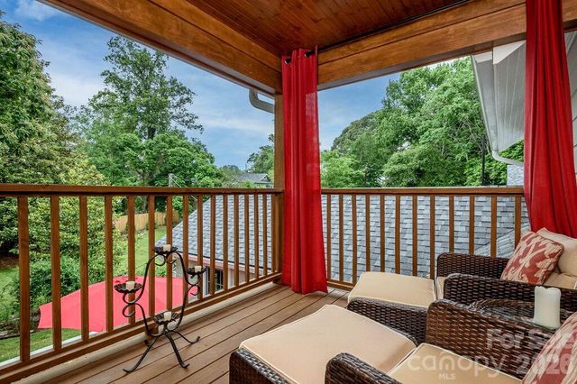 832 4th Avenue W, Hendersonville, NC 28739