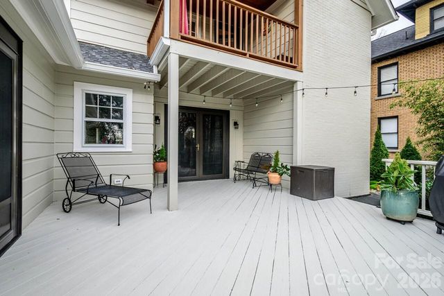 832 4th Avenue W, Hendersonville, NC 28739